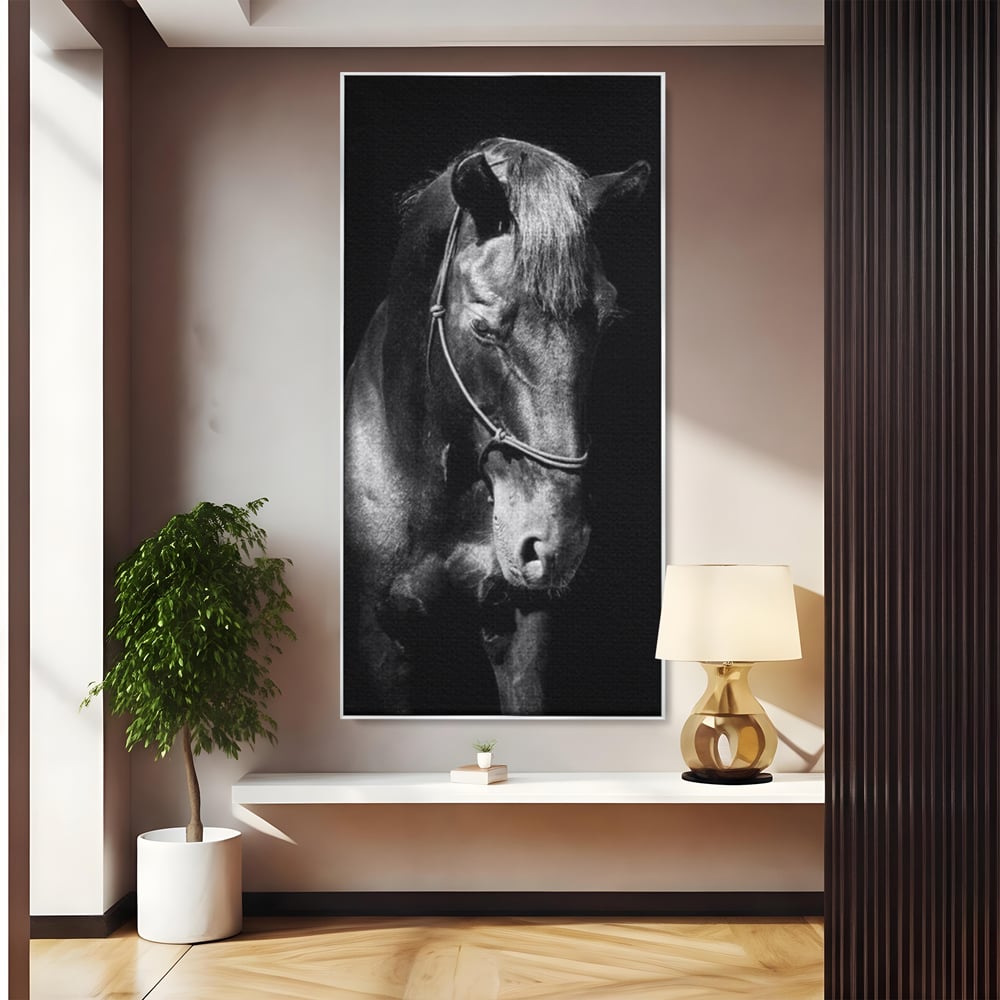 Tablou canvas cu tablou canvas cu un cal negru, in rama de aluminiu argintiu